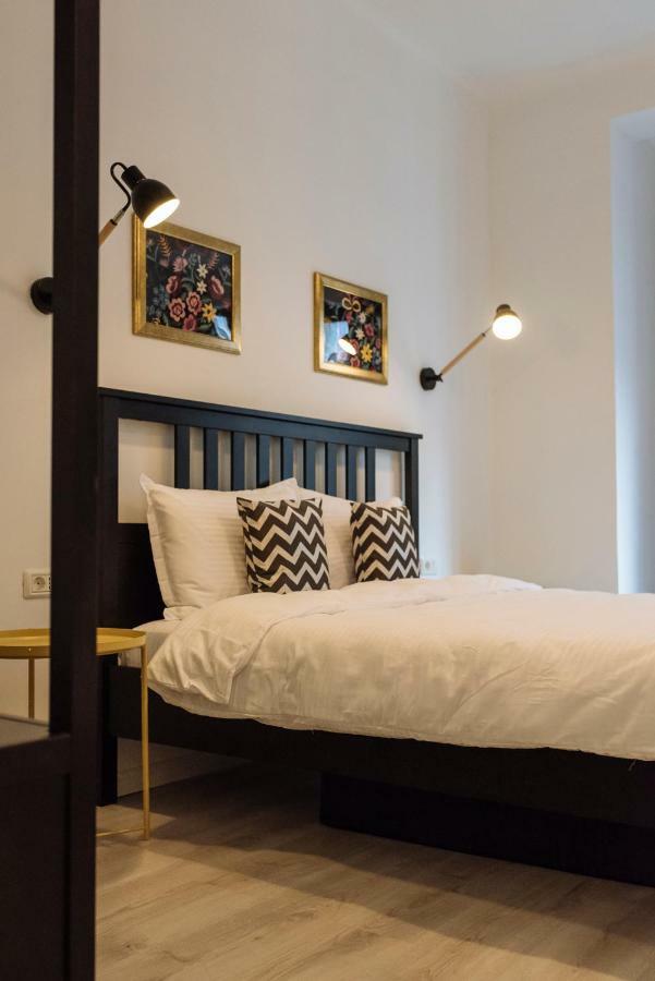 City Center - Quinet Large Apartment บูคาเรสต์ ภายนอก รูปภาพ